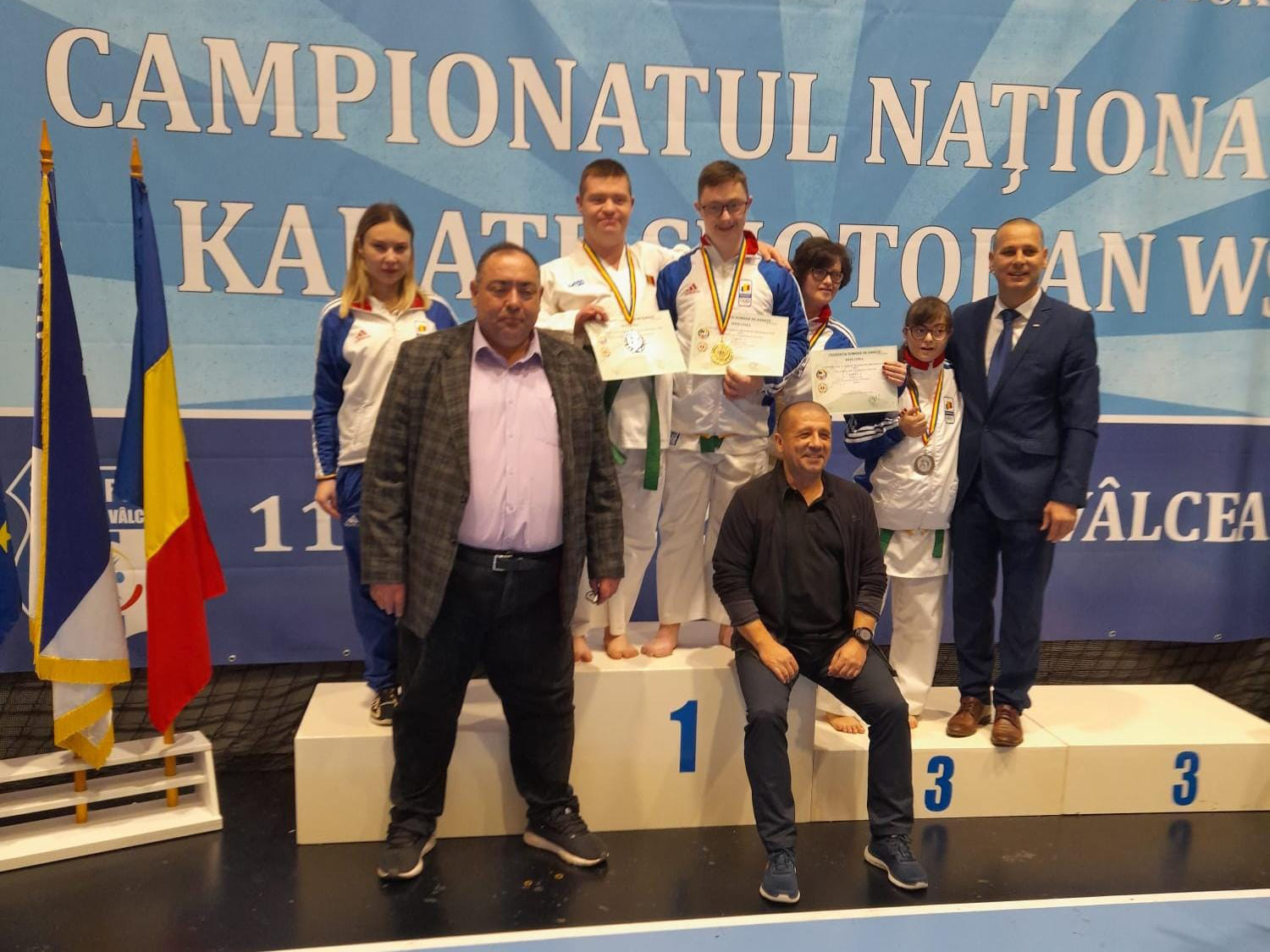 Salba de medalii pentru sportivii de la CS Chimia si ACS Sen Sport la Campionatul Național de Karate Shotokan WSF.